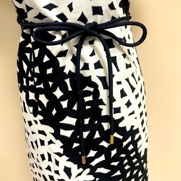 Talbots cap sleeve graphic print dress with belt. 2P - Picture 6 of 7